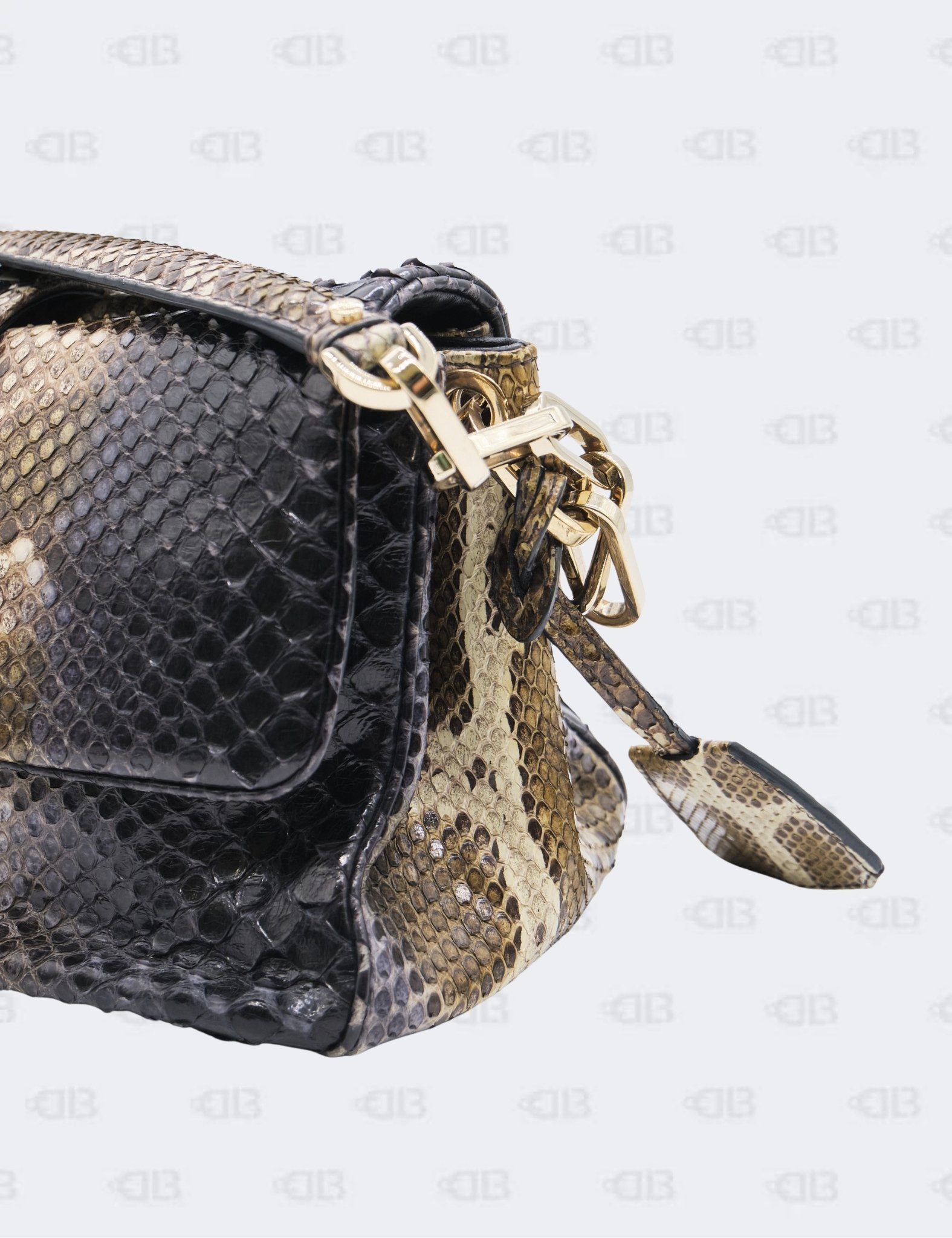 290