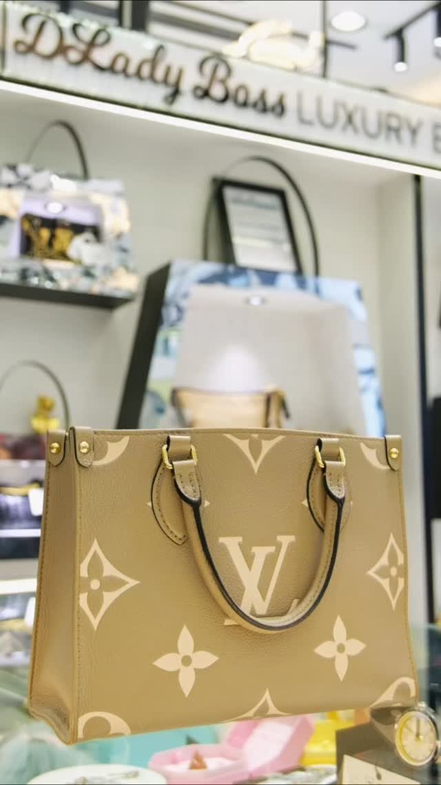 Instagram post from dladyboss_luxury_boutique. This post is in position 0.