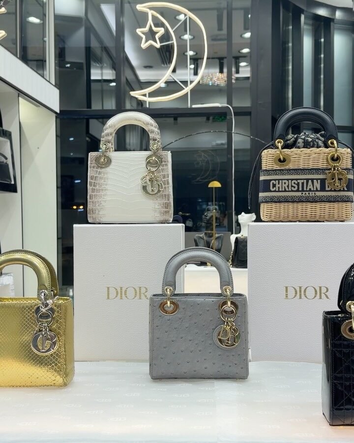 Instagram post from dladyboss_luxury_boutique. This post is in position 0.