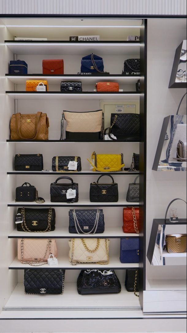 Instagram post from dladyboss_luxury_boutique. This post is in position 5.